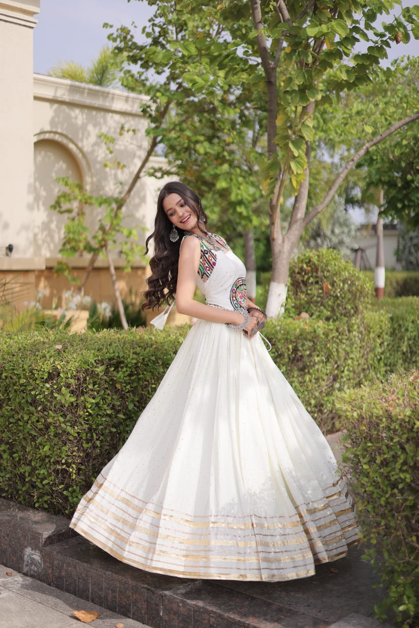 LW 7183 14 Kg Reyon Lehenga Choli - view 3