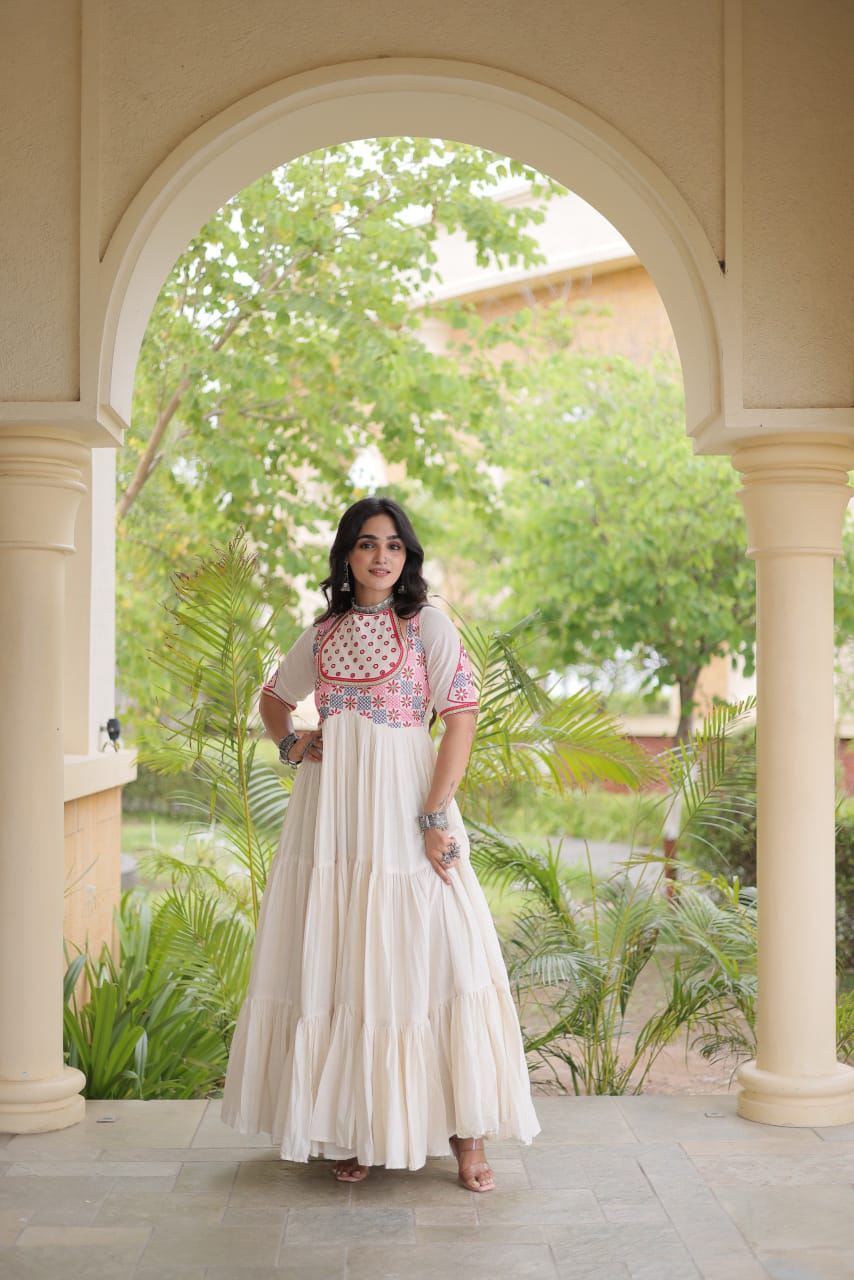 LW 9348 Black Kora Cotton Gown - view 2