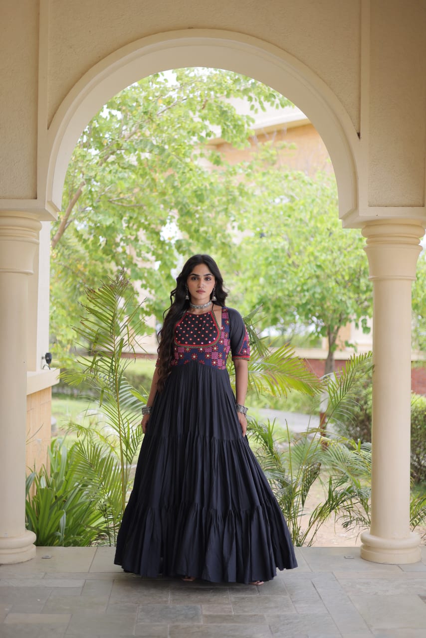 LW 9348 Black Kora Cotton Gown - view 3