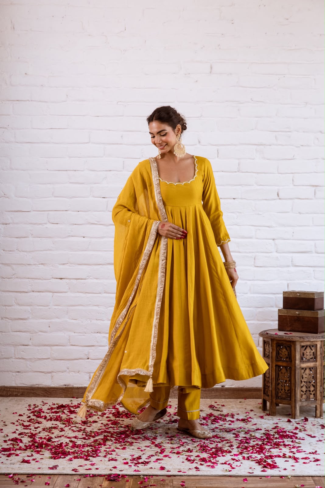 SRK 5324 Vichitra Silk Gown - view 4