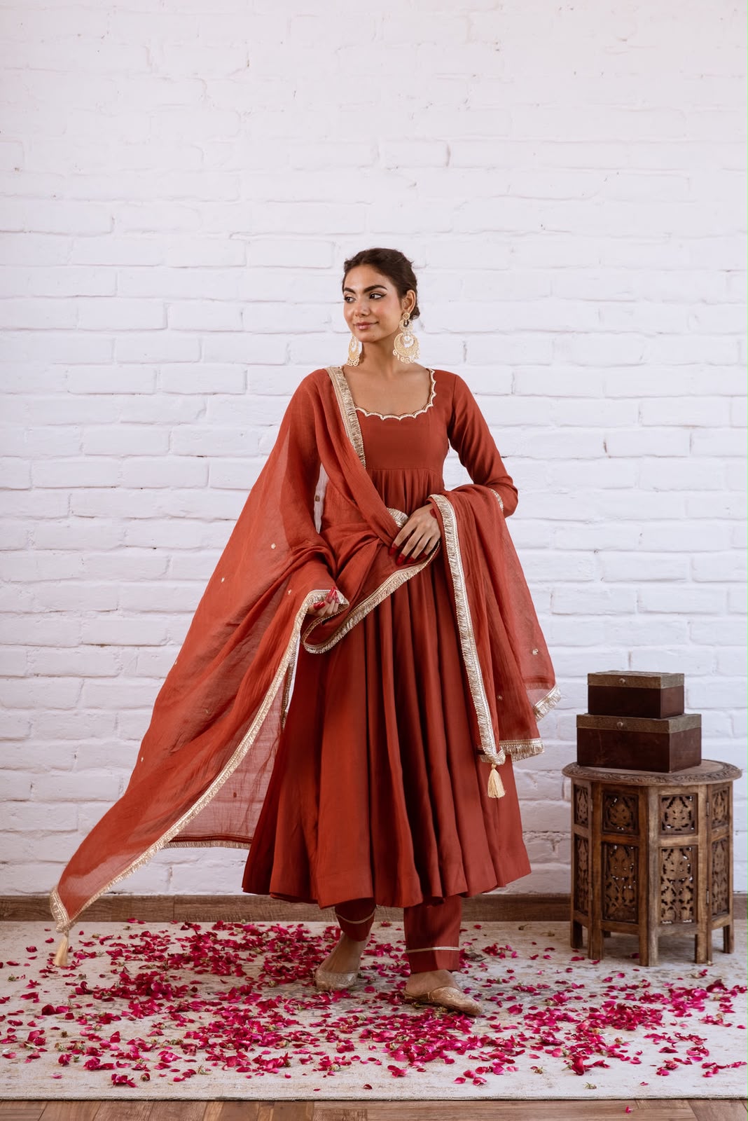 SRK 5324 Vichitra Silk Gown - view 5