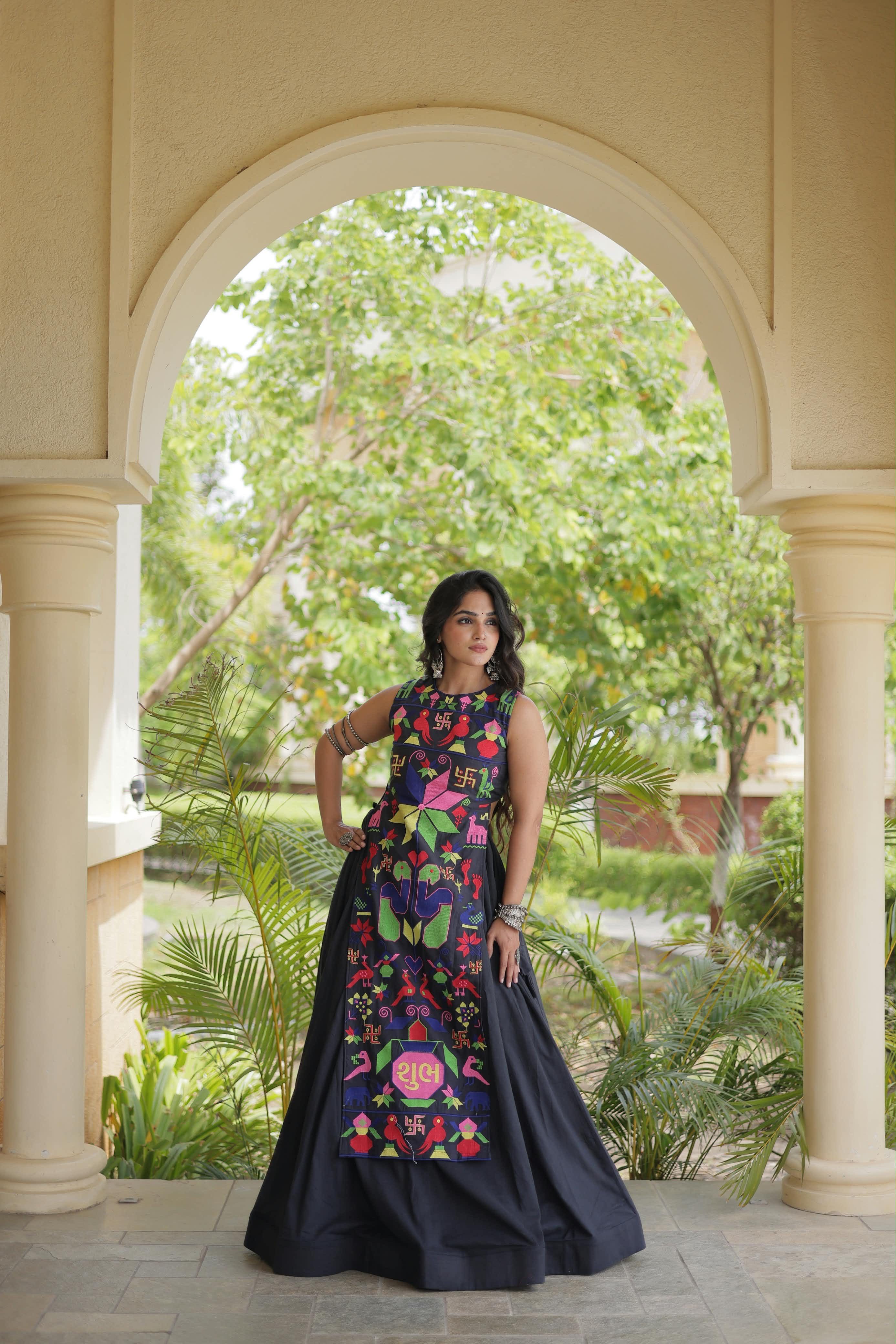 LW 7188 Black Cora Cotton Design